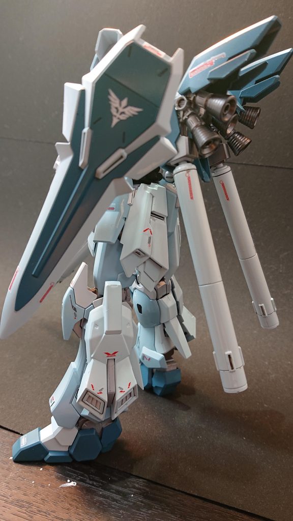 リアビュー。デカールはジャンクの寄せ集め