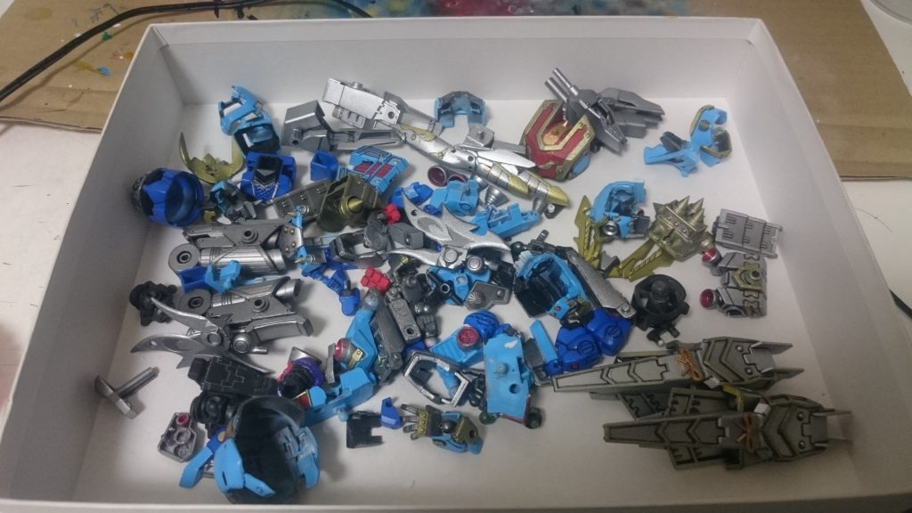 鎧の接続とか保持力とか考えながらつくっていました。一応。