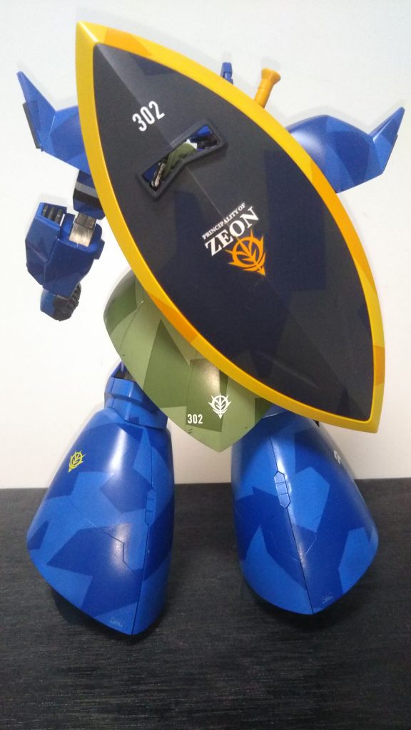 汚し前のバックショット。シールドも汚し前はかろうじて迷彩を感じる状態でした。