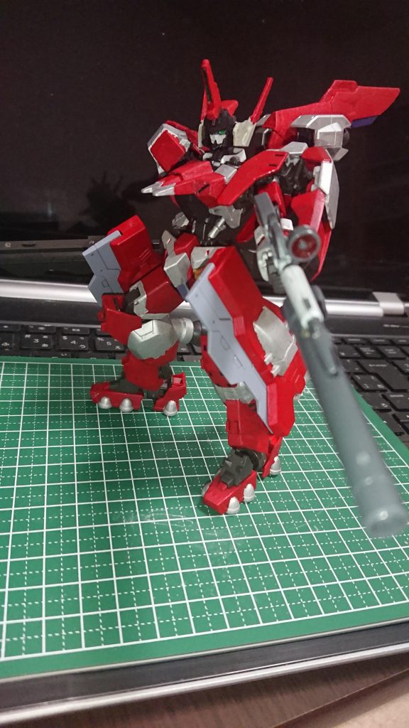 余り物のライフルに余り物のバズーカ砲身をくっ付けました。