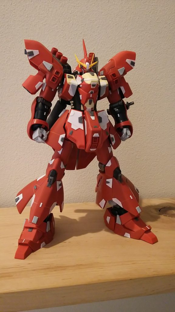 足首関節はプラサポを用いて10mm程延長しています。
頭身が伸びて少し細身に見えるようになりました。ハンドパーツも連邦所属のため、
ビルダーズパーツの連邦用の1/144Lサイズを使用。