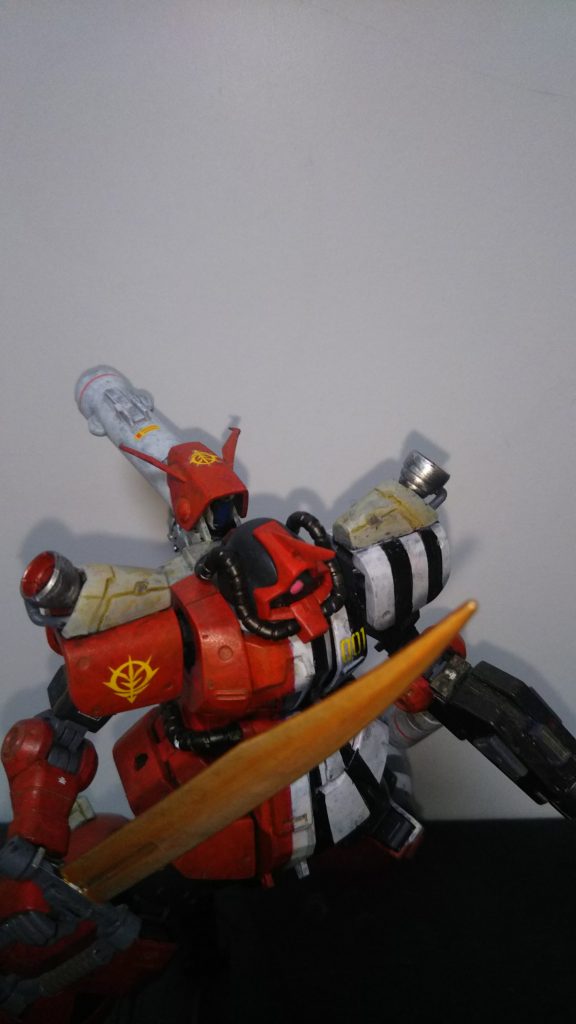 頭部接写、角生えてますけど普通とは逆向きで。