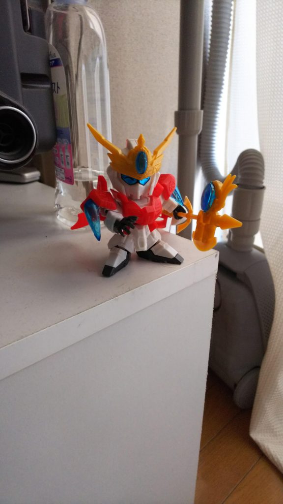 素組状態と比較すると、色の変更で結構印象が変わったかなと。
塗料はグレーと青はファレホの筆塗りで、シルバーはガンダムマーカーです。最後に艶消し水性トップコートです。