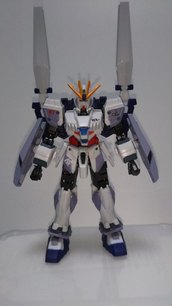 立ち姿！バックパックが重く立ち姿がのけ反り気味。