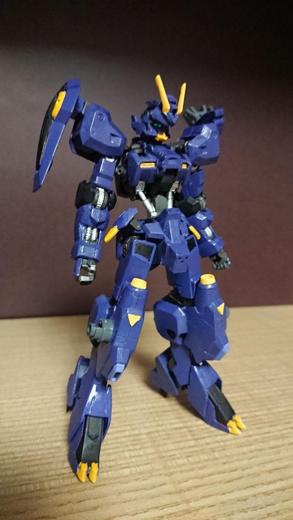 アスタロトオリジンにキマリスヴィダール、エクシアを主に使いました。
カラーリングはGジェネのハルファスガンダムを参考にコバルトブルーで筆塗りしました。