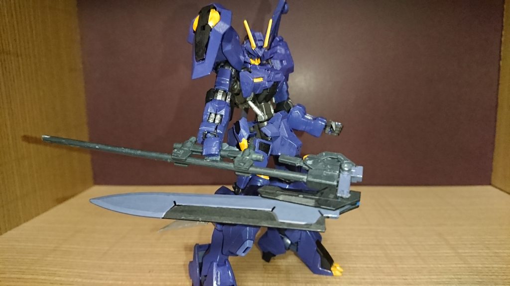 エクシアのGNソードに長棒を付けて、大型アックスに