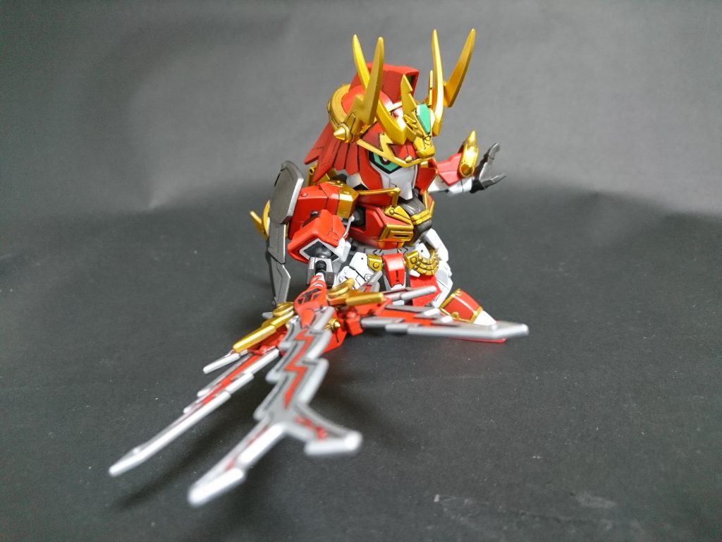 雷装・張飛ガンダム。
腰回りの分割はかなり上手く行ったと思います。