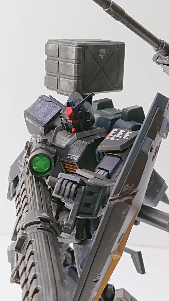 こちらも分かりにくいですが、フロントスカートにディティールアップパーツたしてます。