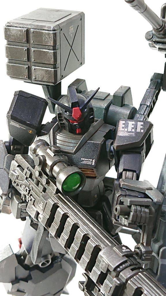 ボディは夜間迷彩ということで、暗い紫のような感じで調色してます。前腕にイージーアームズのパーツを足してます。上半身がファーストですね。