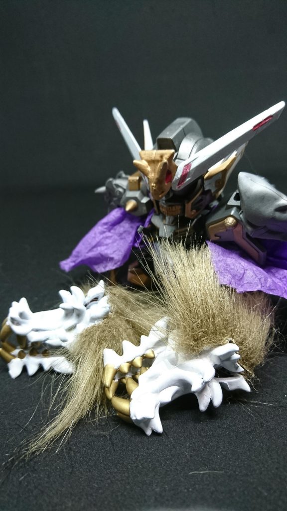 とあるフォースメンバーが骸王頑駄無にダメージを与えたそうだ、するとスカルブラスターは機能停止し骸王頑駄無は沈黙状態になった
「我に一撃を与えるとは……面白い」すると「骸ノ陣羽」は外れ形態が変化した