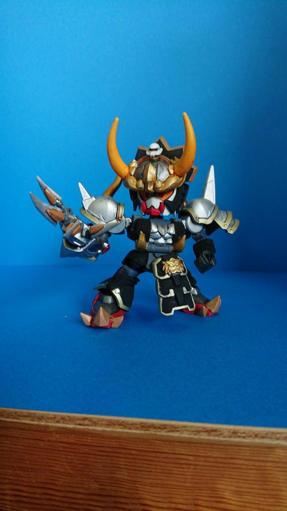 闇軍団のザク（どのザクかは不明）の体内で育ったため、頭部にザク頭が残ってます。体もザクっぽいです。