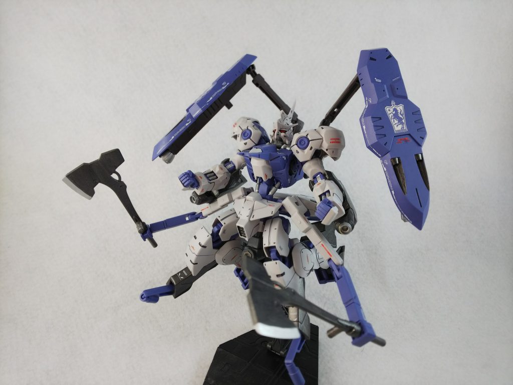 「ここは任せた……
行くぞ!!モード・アイン!!!」