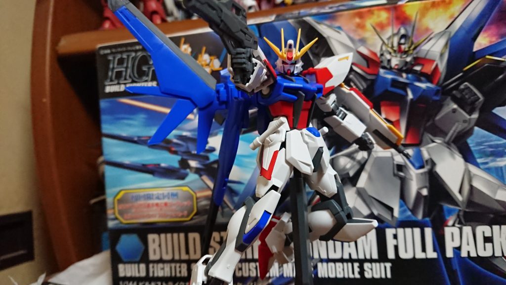 最初はビルドストライクを左右非対称にしたらカッコいいかもって思って作り始めました～