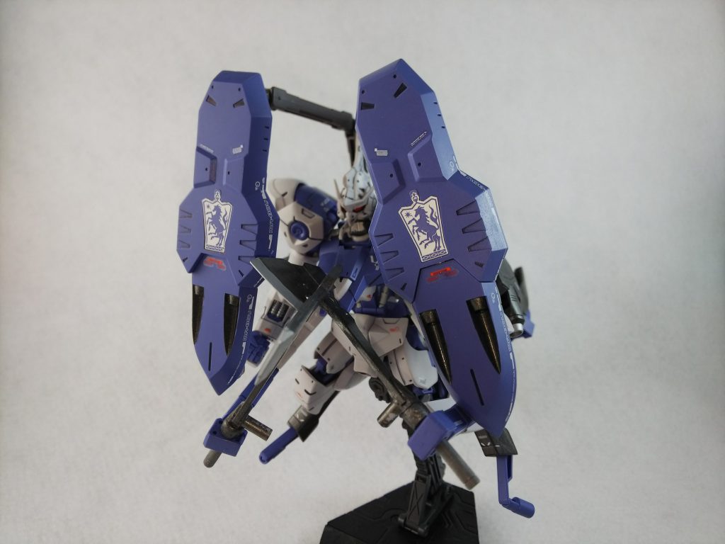 「そのまま押し潰してしまえ!!」