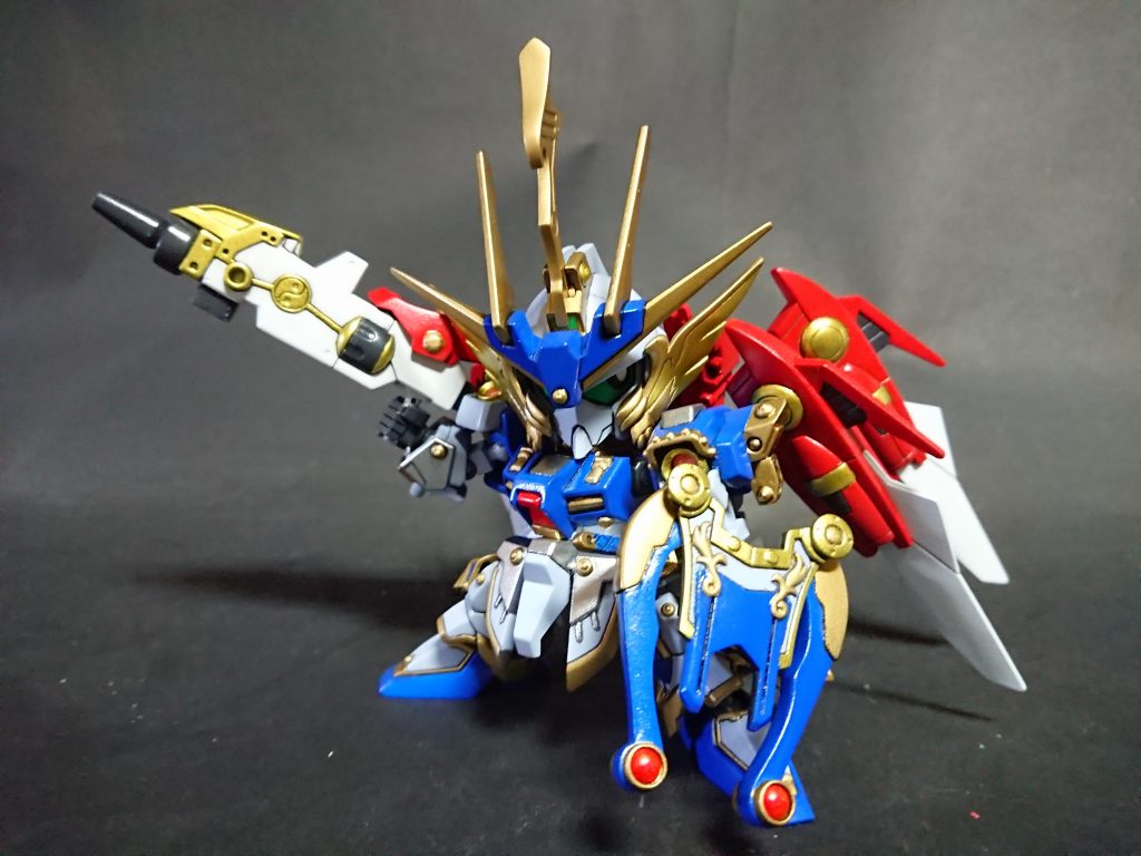 装着するとライトニングガンダムストライダーがモチーフになります。