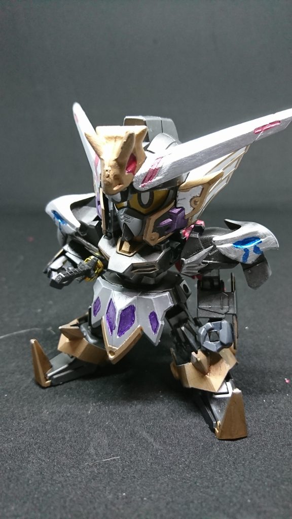 骸王頑駄無・鳳凰ノ型
「骸ノ陣羽」が無くなり性格と戦闘スタイルが変わっており好敵手と認めた相手には正々堂々と挑み遠距離特化から近接特化したスタイルに彼の本来の性格だと思われる