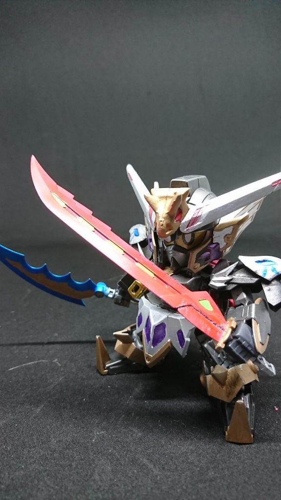 血飢陽炎
妖刀血飢が覚醒した姿バグを植え付ける能力はなく一振りでガンプラを抉る威力を誇る刀身に炎を纏い渦を巻き起こし相手に撃ち出す「獄炎車」という技をくりだす
宵闇ノ月
骸王頑駄無から生成される剣
刀身を透明化させ間合いを把握しにくくする能力を持ち実体化させ雷を纏い斬撃を与える「雷刃愚惨」という技をくりだす