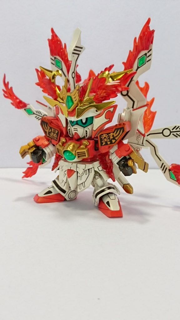 正面。
各部の炎パーツはトライバーニングの余りパーツを装着してます。