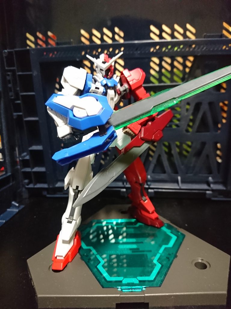 元々の近接戦闘特化をそのまま受け継いでおり、二種の異なるGNソードで多彩な近接戦を展開します(*´-`)