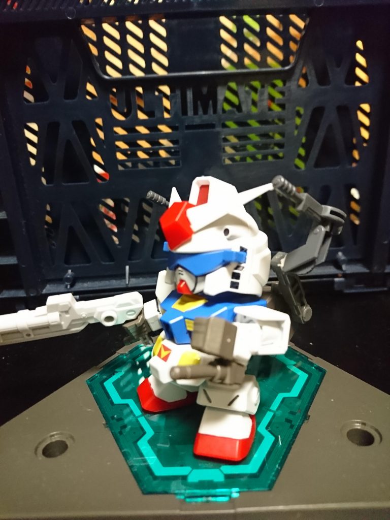 武装はGNソード・ライフルⅢ、腕部GNバルカン、サブアームのGNマシンガン、と基本的には親機をサポートする支援機です(n‘∀‘)η
またバイザーは標準装備としています(*´-`)