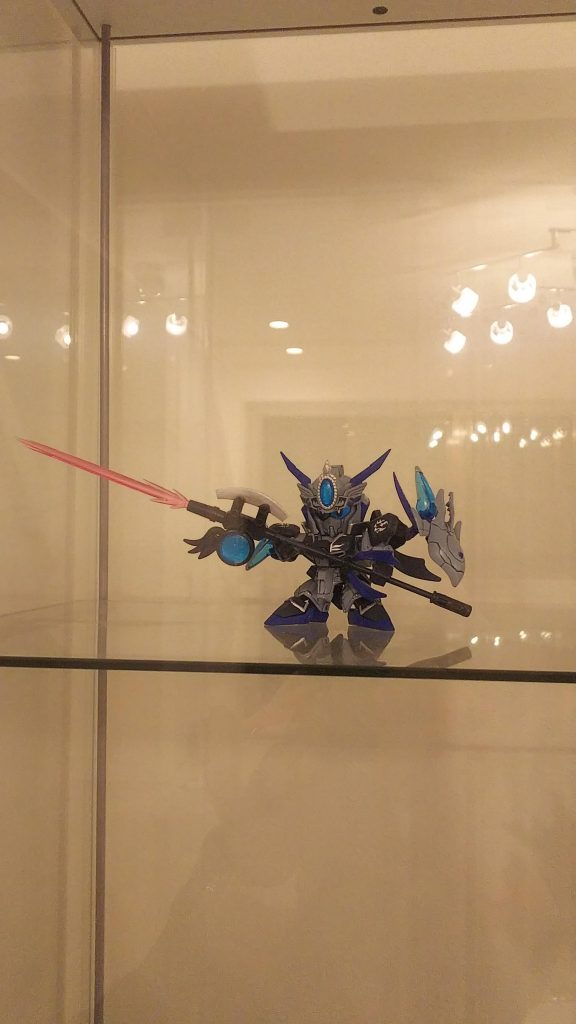 元々のゼータプラスC型のカラーだと地味過ぎるため、グレーは2色使用しています。