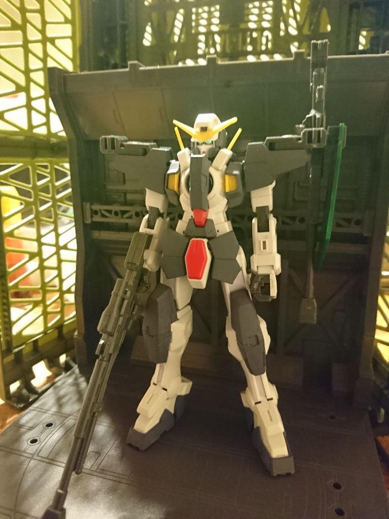 前面
今のところは素のまま、デュナメスのグリーン部分を全部塗装というそこそこ自分の中では大規模な事をしました（n‘∀‘)η