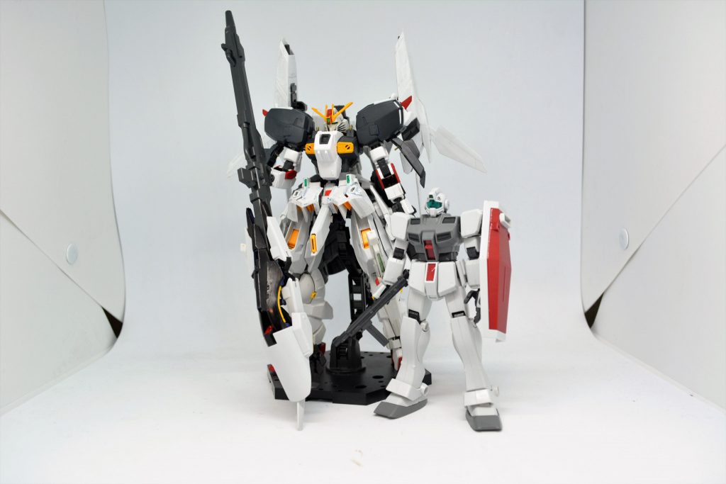 ## 大きさ比較
ジム(寒冷地仕様)と比較して倍近くの大きさです。(実寸にしたら30m越え?!)