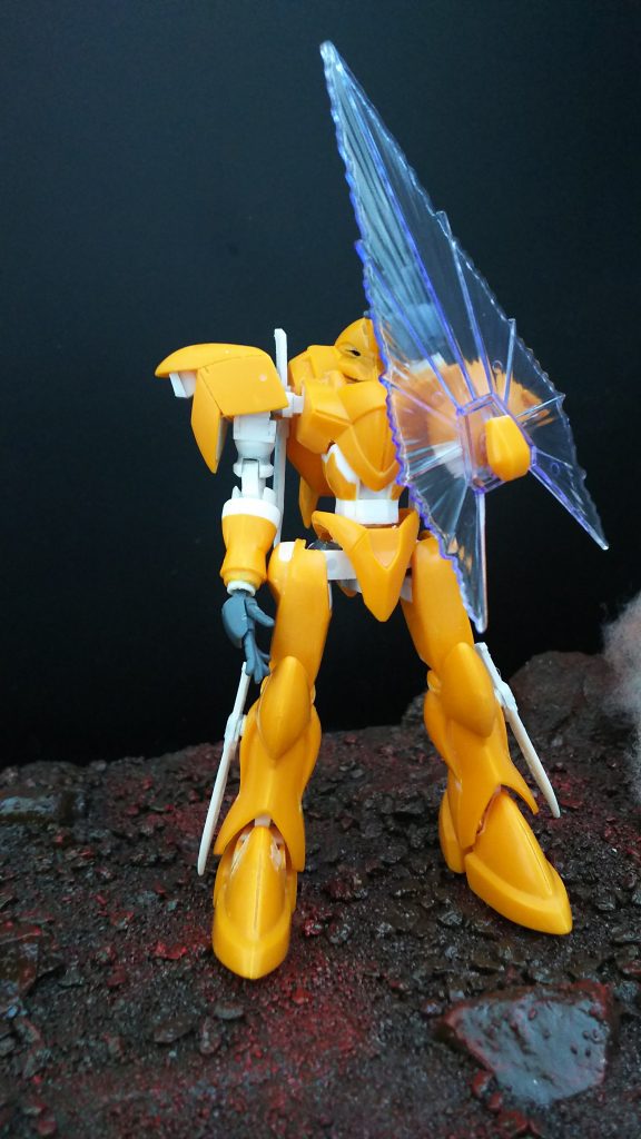 肘から先を回転できるのでビームシールドの展開方向を自在に調整できます