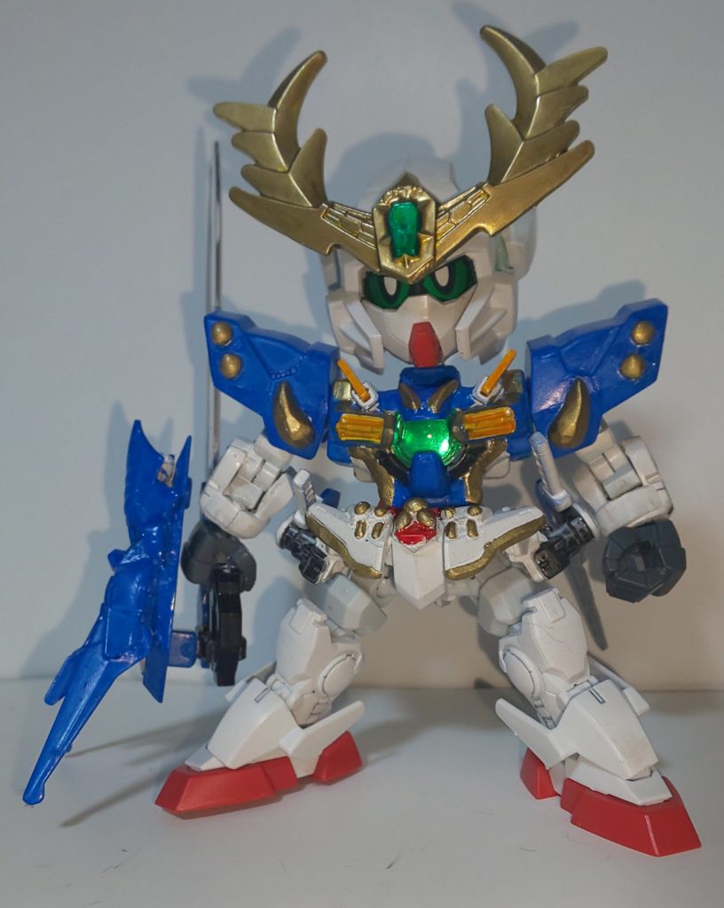 フロントショット。
基本はクロスシルエットフレームにSDのエクシア、ダイバーエースのパーツを使いつつ装飾の追加、角飾りを珀神丸大将軍の物を加工するなどして武者らしくしてます。