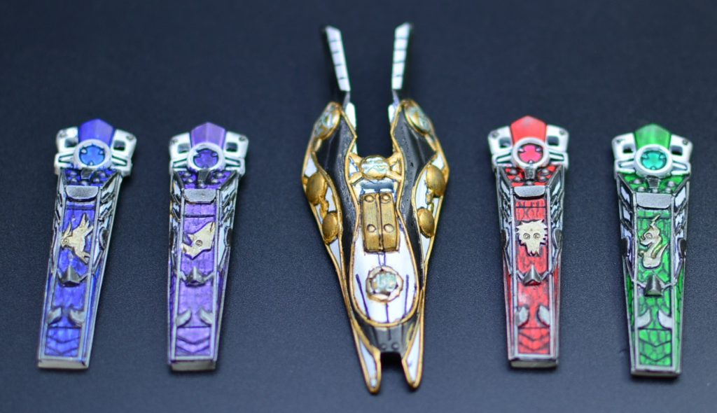 盾が5つなのは締め切り時間もあって
8つは無理だぁと思っていたのと、
初代感をもっと増やしたいなぁと
悩んでいたら”四獣王の盾”+αを閃いて
そのまま形に。
荒いなぁと反省してます。