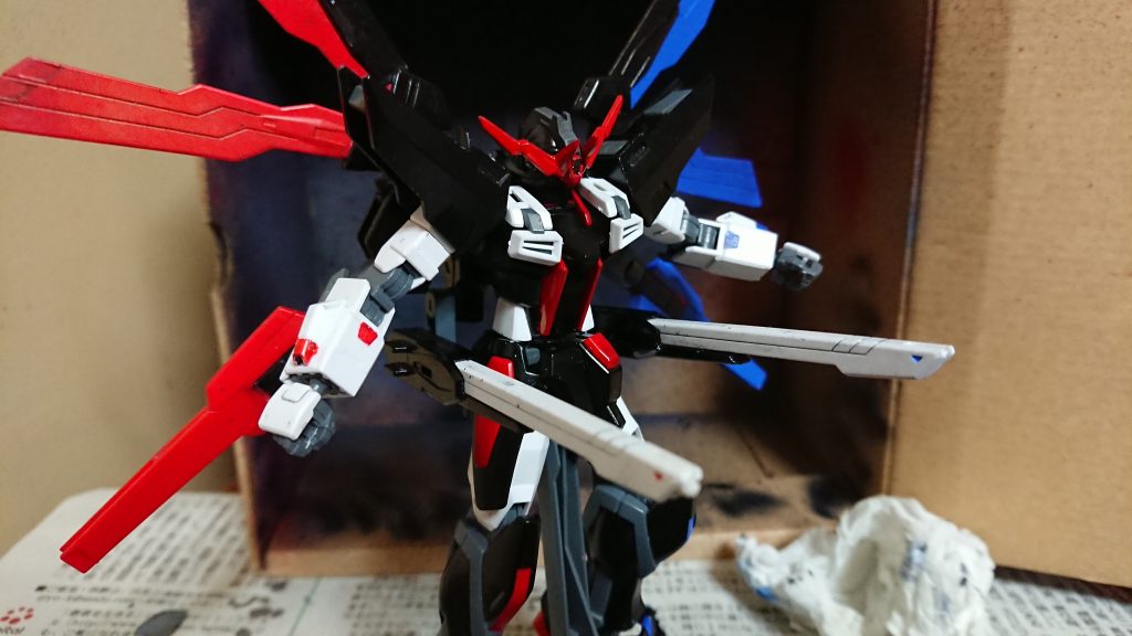 後は武器と足首、バックパックのクリアーパーツ、細かい所の塗り直しをやって完成ですかね。今年中に完成するか微妙(^^;)