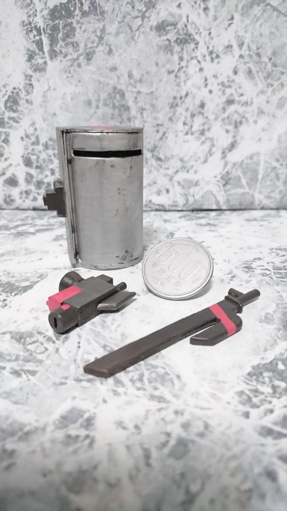 武装
十手(じって)
ゼニーバスター
ゼニーシールド
ゼニーバンクハンマー(バンクモード)
十手・ゼニーバスターはプラ板等で制作
十手はマフラーの結び目に通して持ち運びます