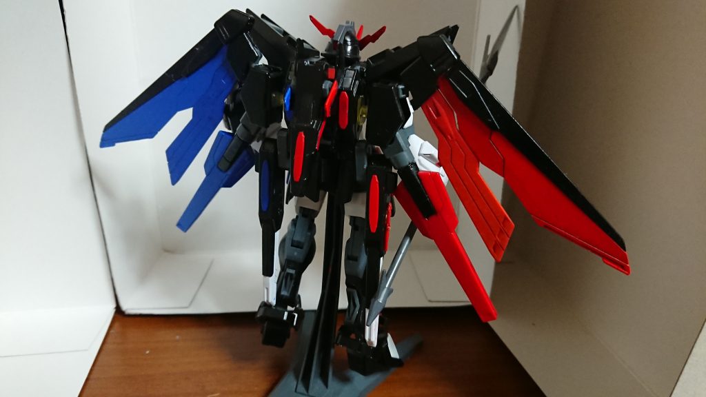 背中のユニバースブースターは固定式にしてファングとビームキャノンを射撃武装にしてます