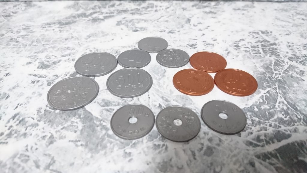 ゼニーシールドは
ダイソーさんの玩具のお金500円玉を使用し、裏にジョイントを付けて持たせます