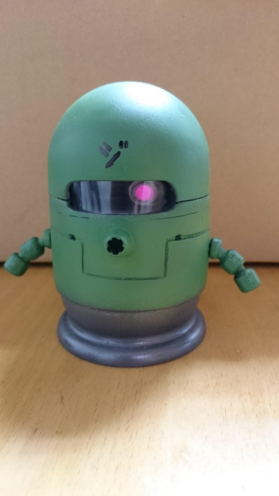 中身のレバーを回すとモノアイが左右に動く!