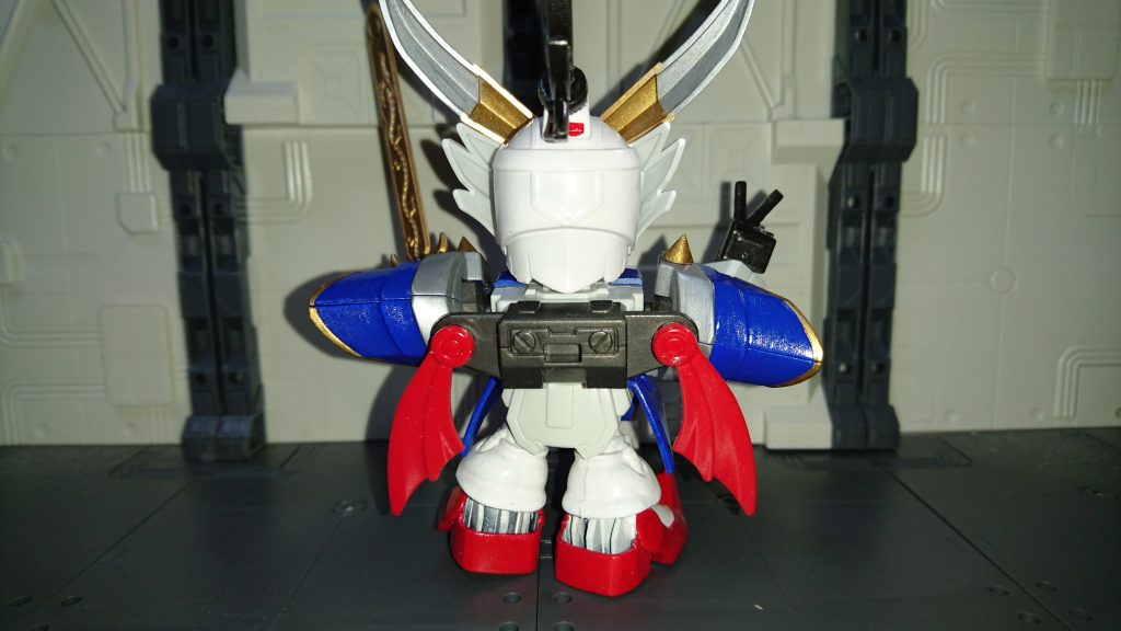 後ろ髪は太史慈ドムの角飾り、背中の羽と足は張遼ゲルググ。腿はジージェネザクと孫権ガンダムをくっつけたもの。