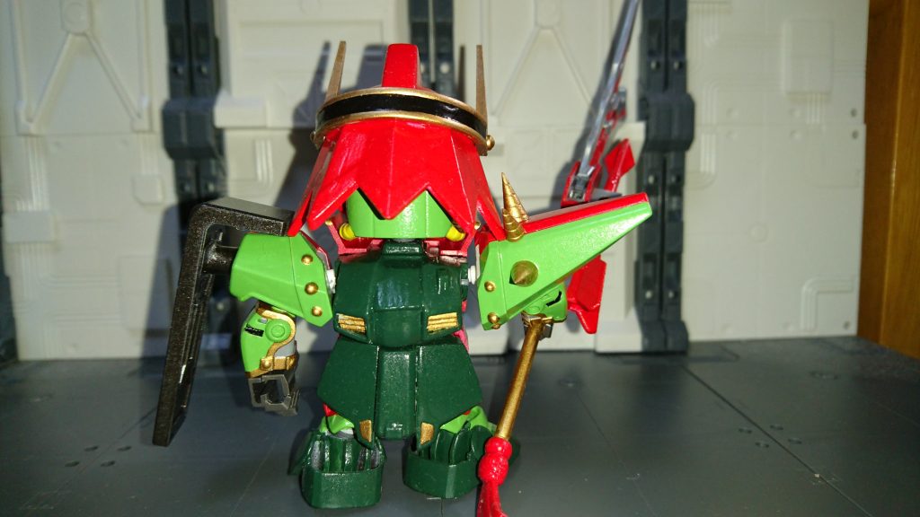 後ろ姿。いやー、張飛と瓜二つですな。