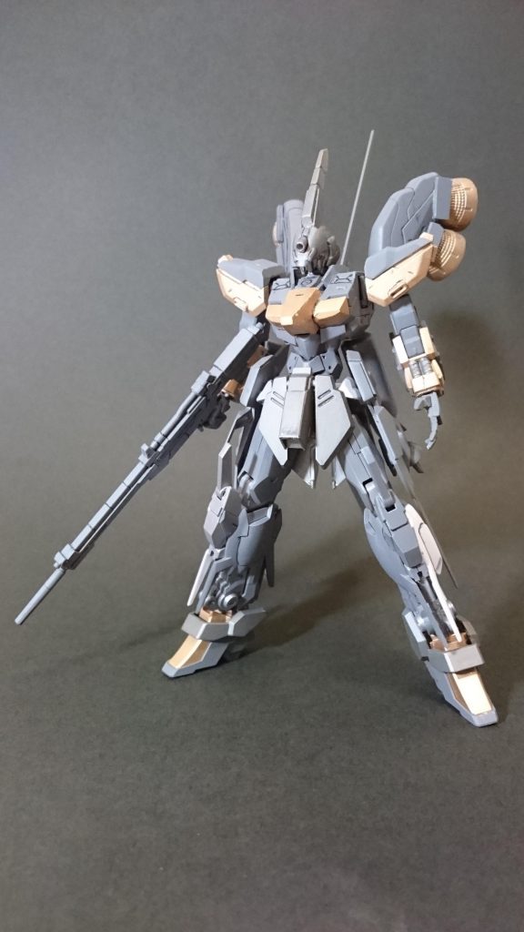 可変機として設計していたデルタ系MSを高機動特化の非可変機として再設計、その行為がデルタ系を侮辱しているとして「デルタスパイト」の名を付けられた試験機･･･
というオラ設定です。

以下写真数点