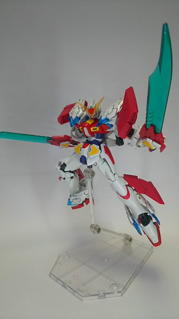 武器にもifsユニットを配置し、ハイパーRブレードとしました。
フェイスパーツはMGのアーリーウイングです。