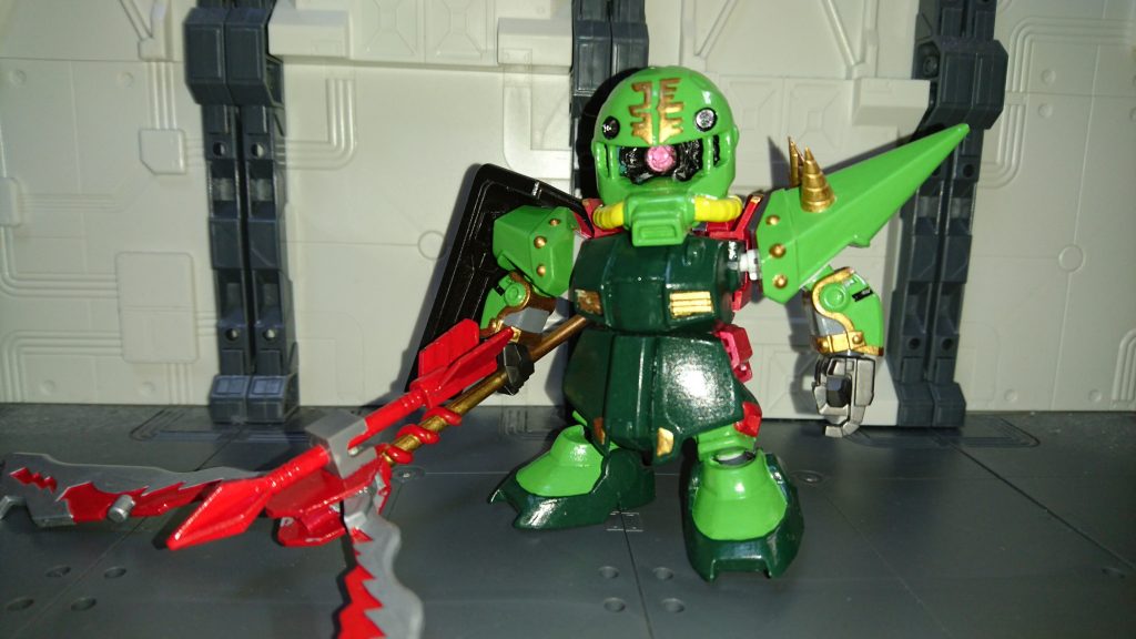 張任トランスフォーム！兜を脱ぎ、胴体と肩の前後を入れ換えることで正体の張任ハイザックに変身。