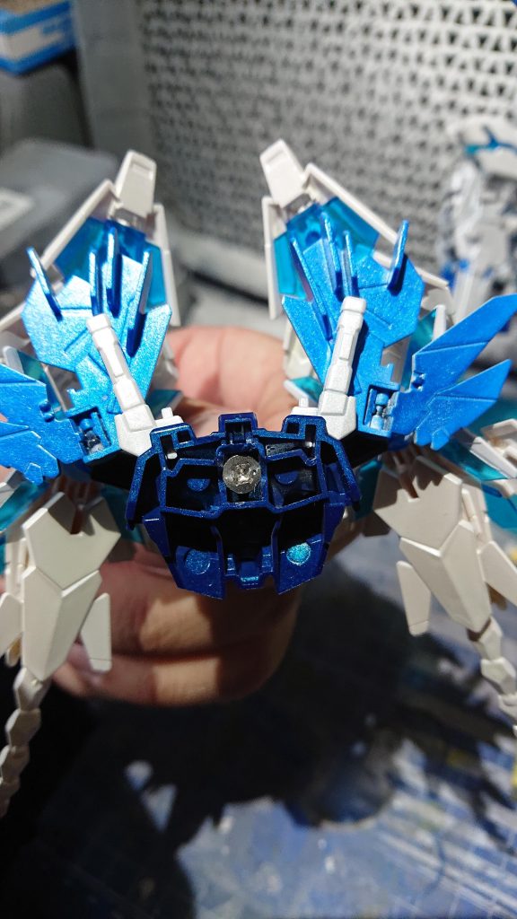 クロスシルエットのアームドアーマーをつける為ビス止めしました。