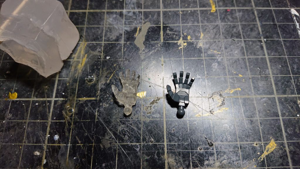 因みにグシオンの左手はジャンクの開き手を複製したものを使用しています。