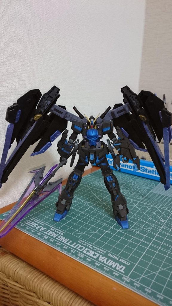 「ブーストバインダー」
補助ブースター、シールド、フォトンライフルで構成されたもの内部に超振動刀蒼暗をマウントしている。