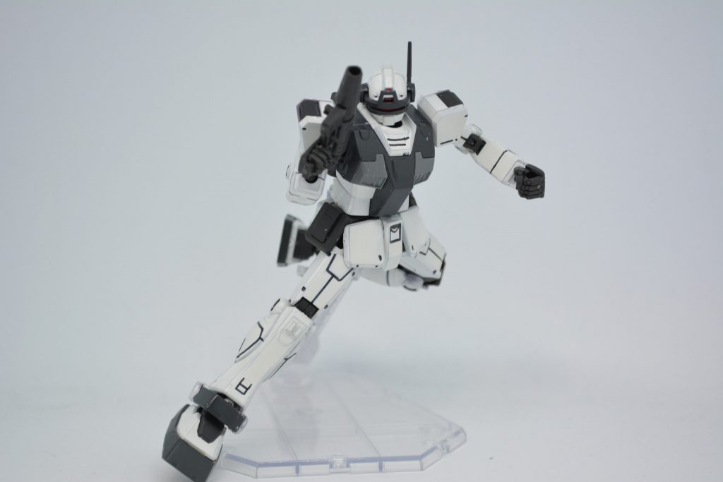 ポーズ
ビームスプレーガンを構えて