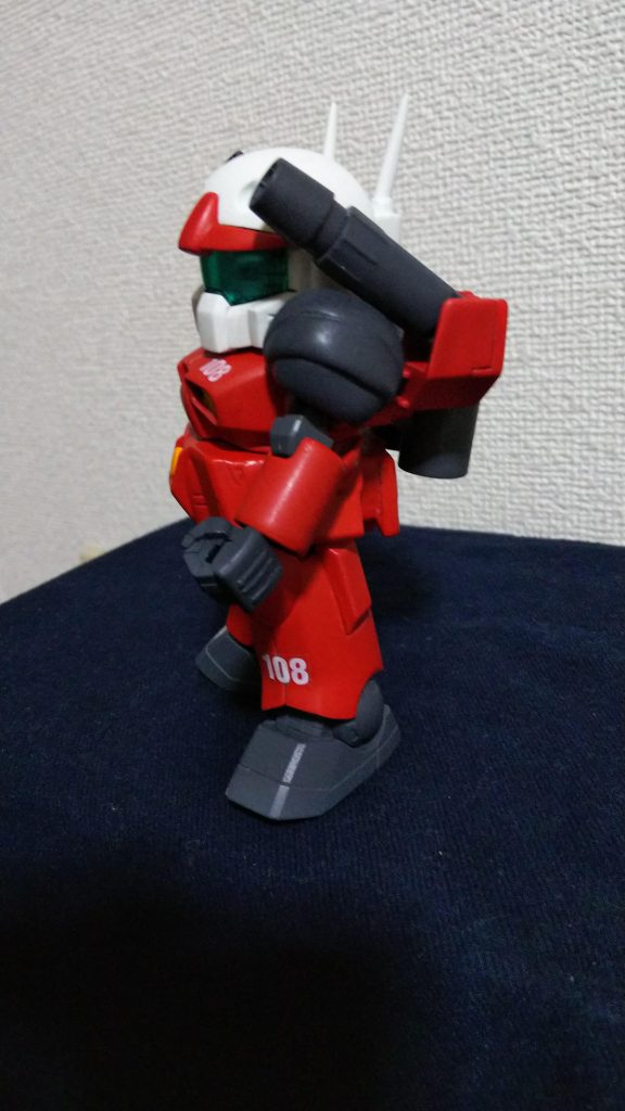 手はSDCSゼータガンダムの物です。手の甲の3本線はプラ板を貼り付けています。