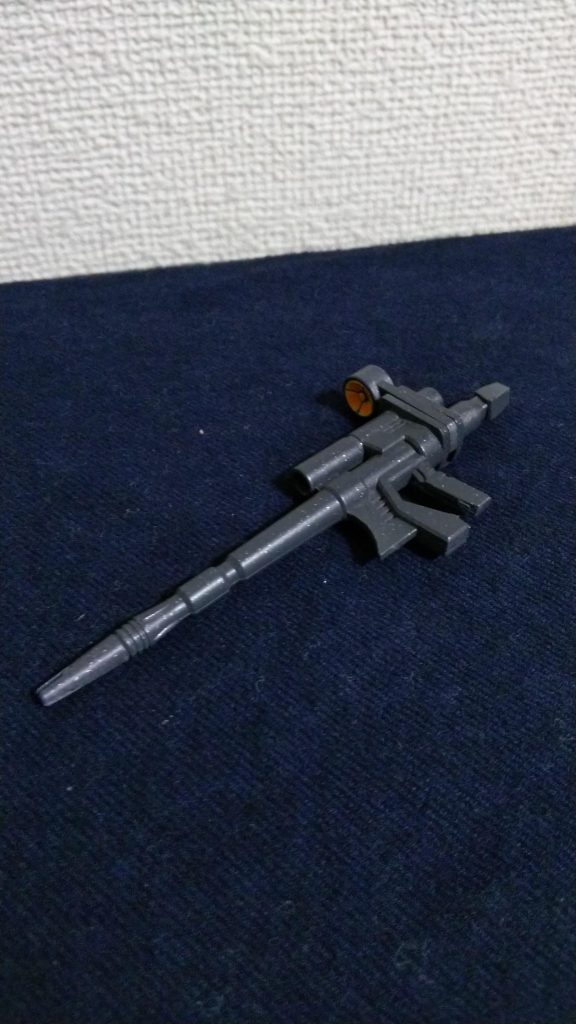 ビームライフルは持たせられる様に加工しました