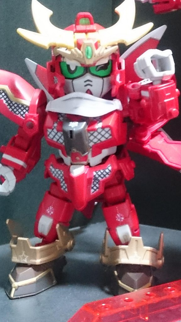 言わずもがな、サンタクロースをイメージしました。
マフラーは髭をイメージするため下地用のホワイトサーフェイサーをそのままにしています。