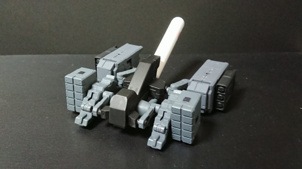 バックパックはメガライドランチャーとビルダーズパーツとコトブキヤのウェポンを組み合わせました。