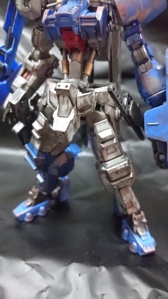 サイドスカートが横に出過ぎてデカイパンツ履いてるようだったので
2ミリほど幅摘めしました