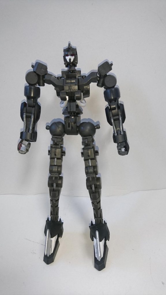 ・フレーム状態。
ベースはグリムゲルデなので基本的にはヴァルキュリアフレームですが、ガンダムフレームの運用データがフィードバックされたという設定なのでツインアイです。